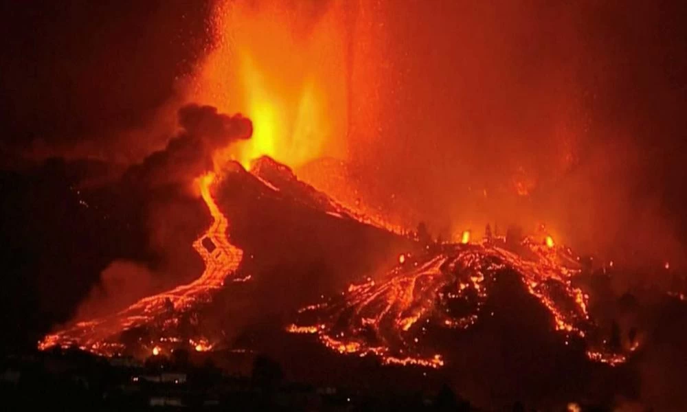 Έκρηξη ηφαιστείου στην Ισπανία: Εφιαλτική η κατάσταση - Δείτε LIVE εικόνα από την έκρηξη